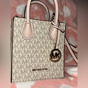 LIGHT PINK MICHAEL KORS PURSE